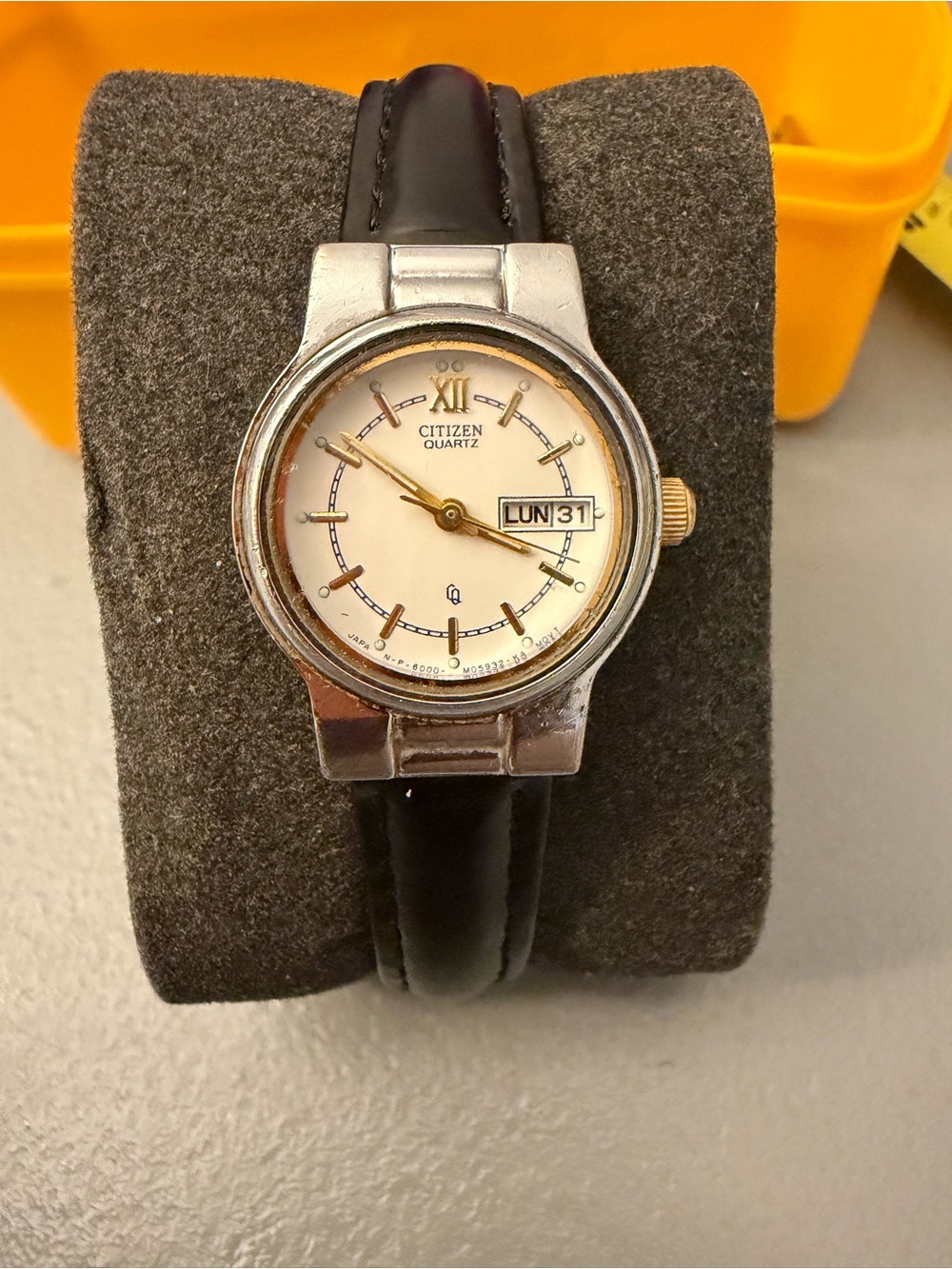 Vintage 1980 Citizen Quartz Caliber 6000 Stainless Steel Ladies Day-Date Watch